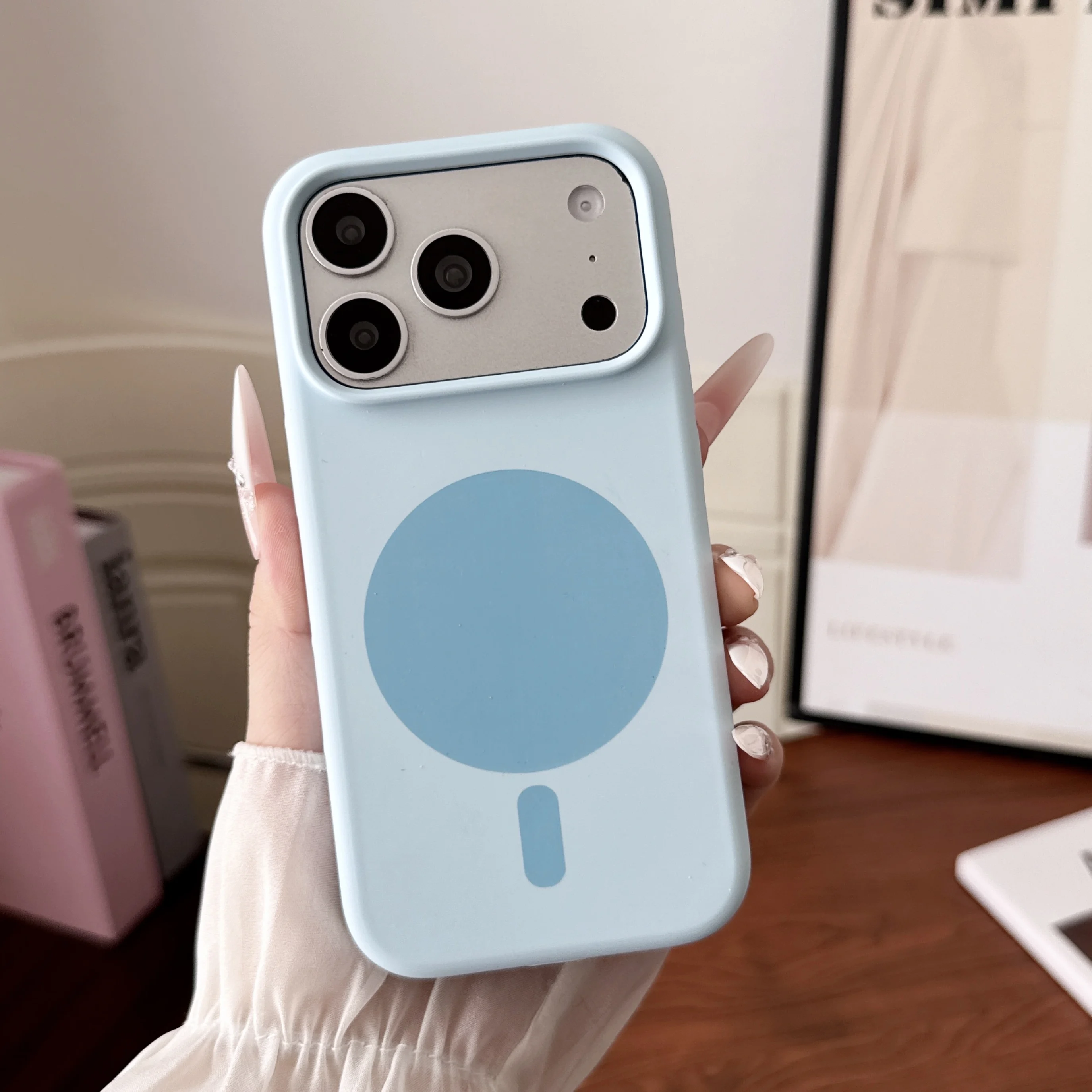 Liquid Silicone Magnetic Phone Case - เคสโทรศัพท์ซิลิโคนเหลวสีพื้น ดีไซน์ทันสมัย รองรับการชาร์จไร้สายด้วยแม่เหล็ก สำหรับ iPhone 18
